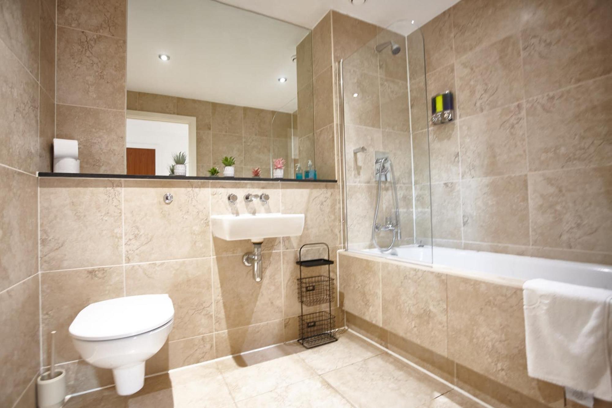 The Topaz Suite Manchester Exterior photo