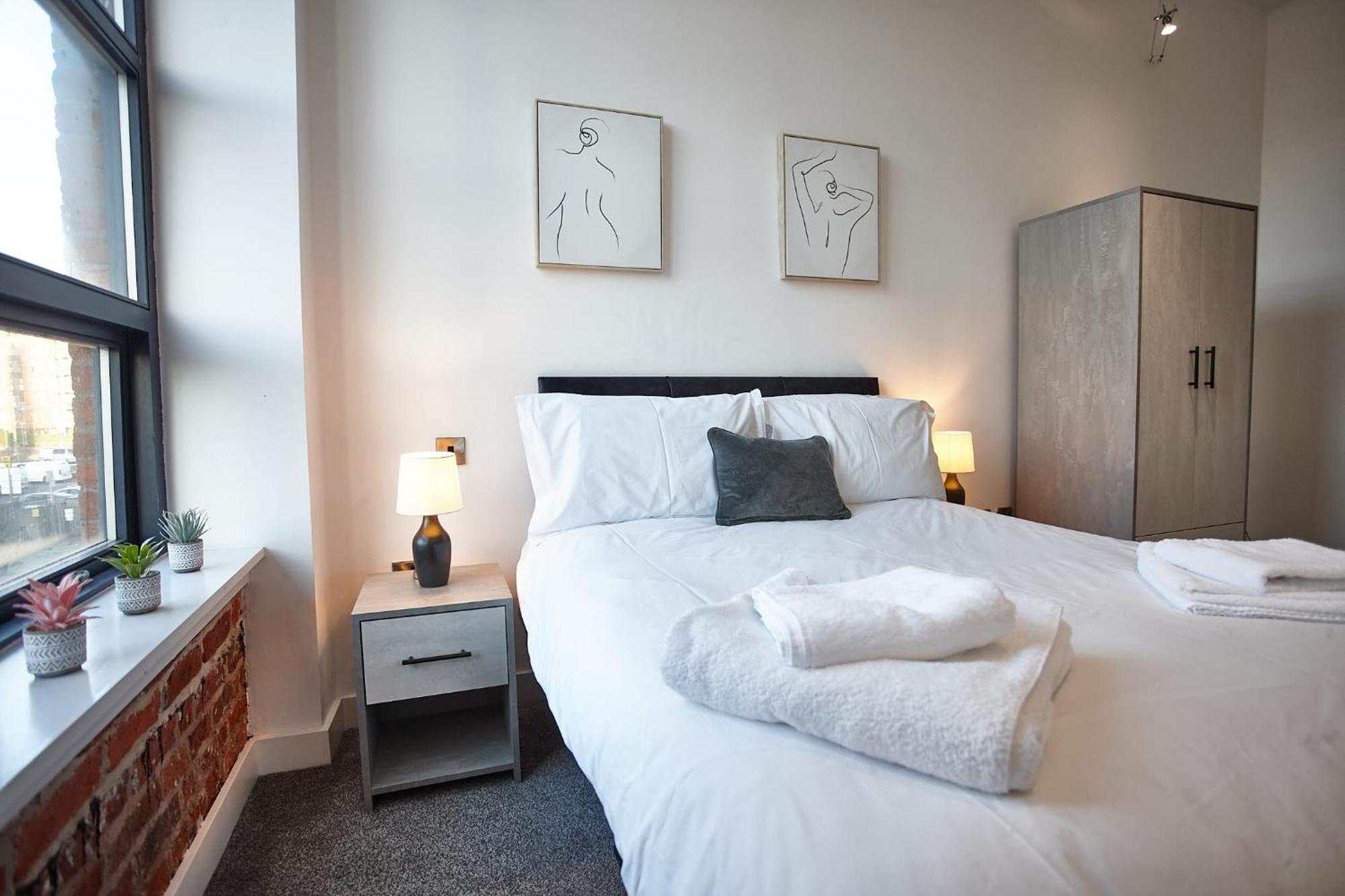 The Topaz Suite Manchester Exterior photo