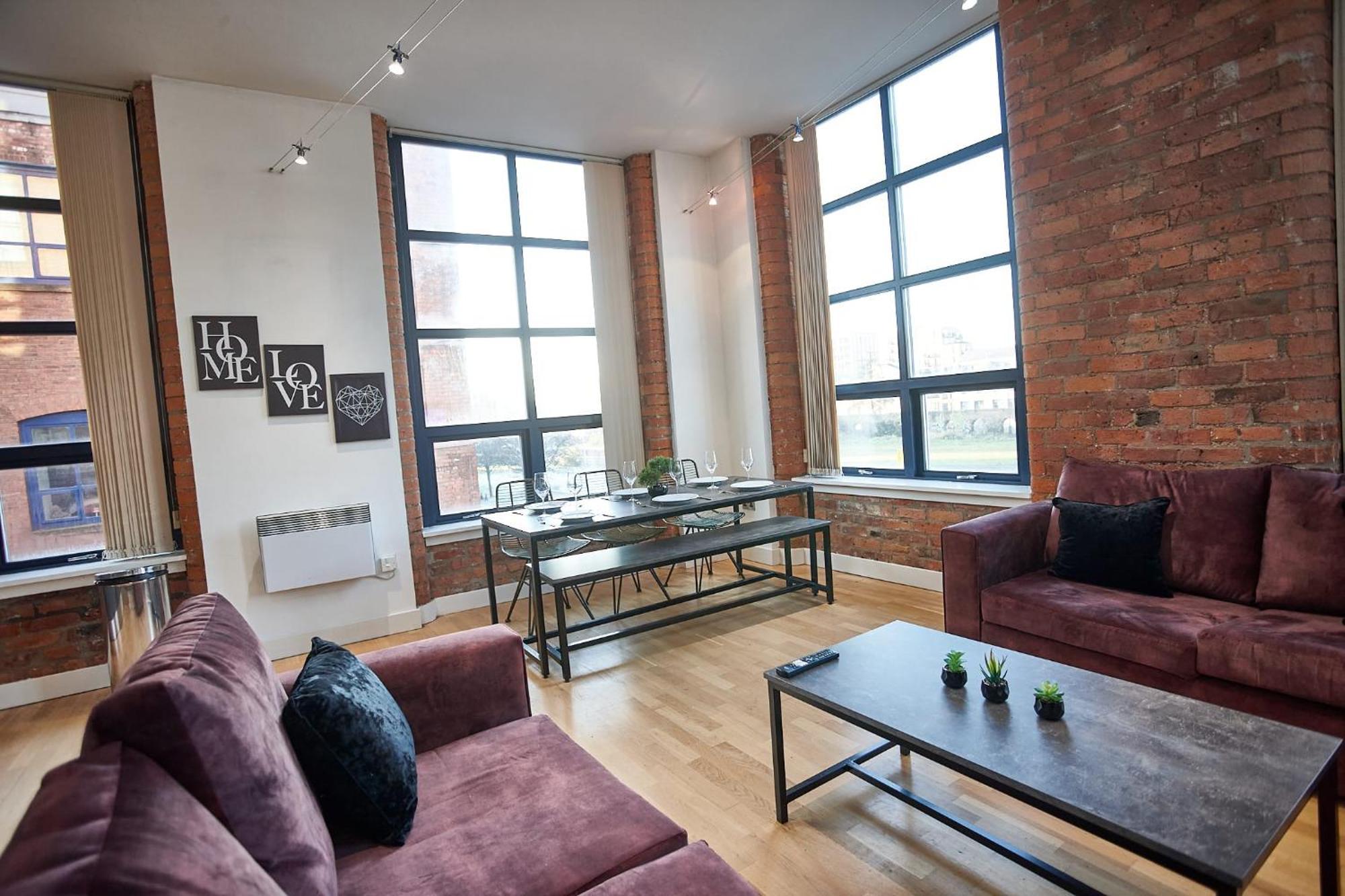 The Topaz Suite Manchester Exterior photo