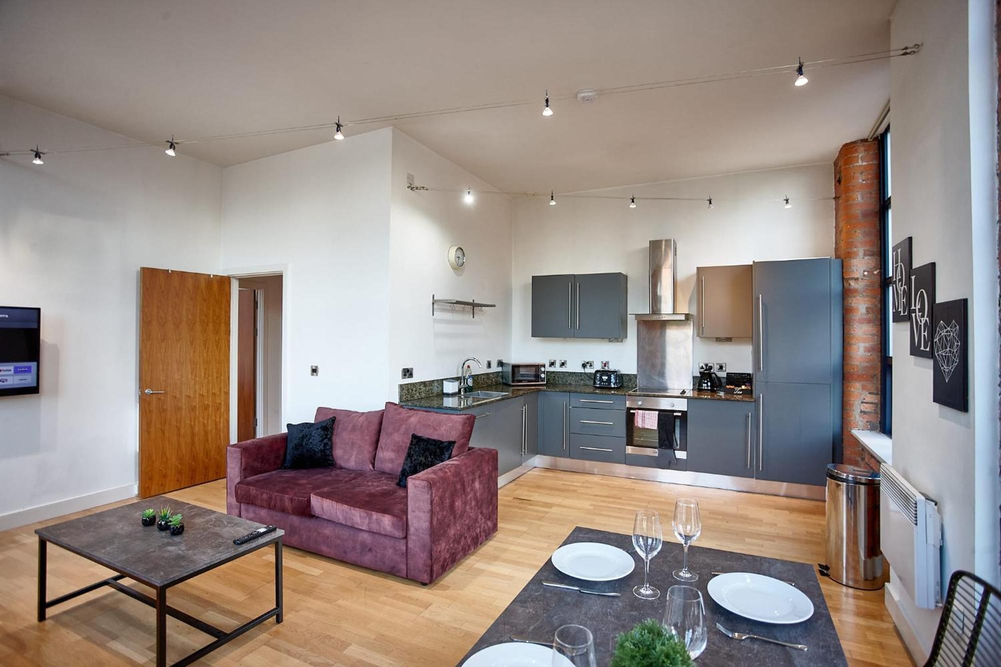 The Topaz Suite Manchester Exterior photo